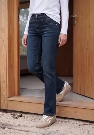 High Waist Bootcut Jeans in Slim Fit