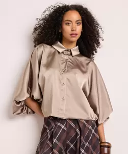 Satijnen blouse met korte pofmouw