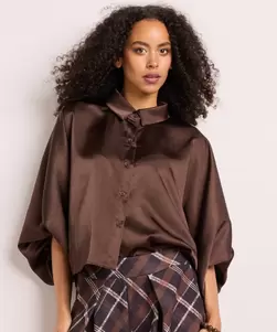 Satijnen blouse met korte pofmouw