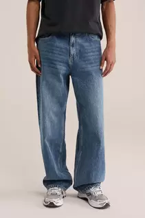 Loose fit jeans