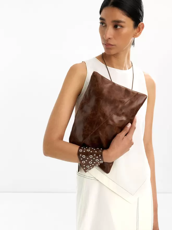 Crackle-effect envelope bag