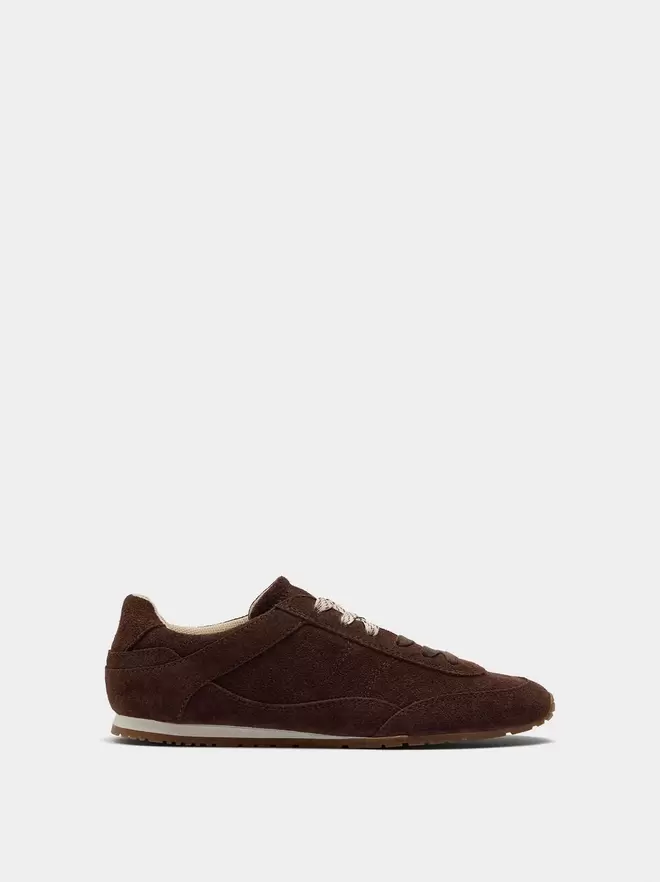 Sneakers with monochromatic leather