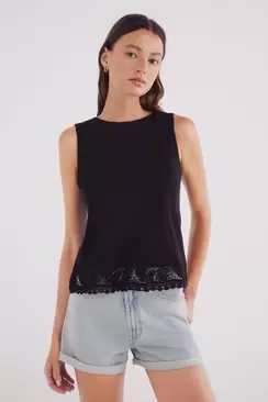 T-shirt hem lace flowers