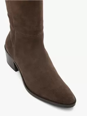 Ciemnobrązowe kozaki na słupku