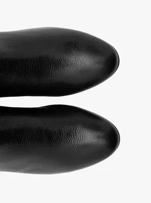 Czarne kozaki z elastyczną szeroką cholewką na niskim obcasie