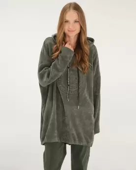 Dłuższa bluza z kapturem