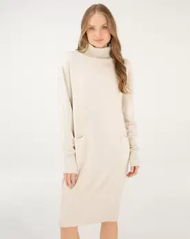 Gładka sukienka z golfem