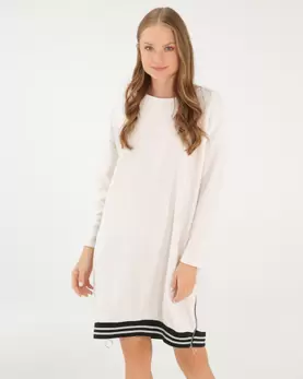 Biała sukienka z kieszeniami