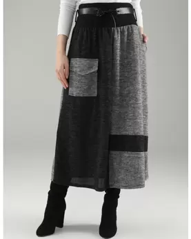 Rozkloszowana spódnica z dzianiny