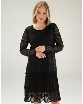 Czarna sukienka z koronką