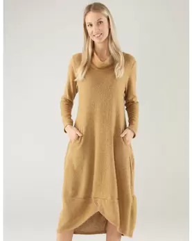 Dłuższa sukienka z kołnierzem