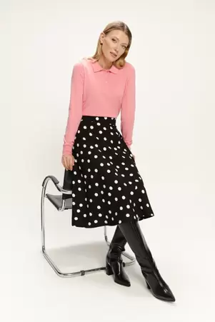 Kobieca delikatnie rozkloszowana spódnica midi nadruk w groszki