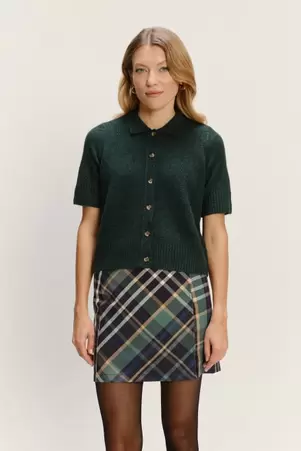 Ciemnozielony sweter z krótkim rękawem i kołnierzykiem