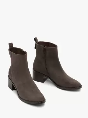 Brązowe ocieplane botki ze skóry welurowej