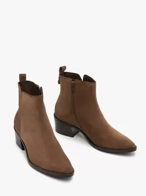 Brązowe ocieplane botki ze skóry welurowej