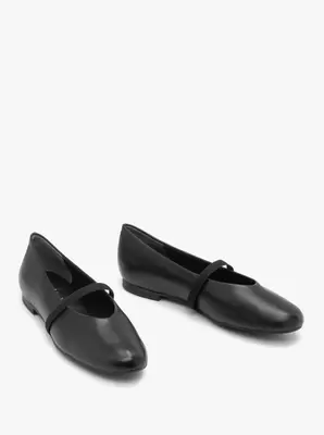 Czarne minimalistyczne baleriny z gumką