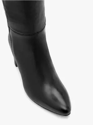 Czarne kozaki z szeroką cholewką