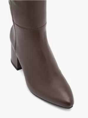 Brązowe kozaki z szeroką cholewką