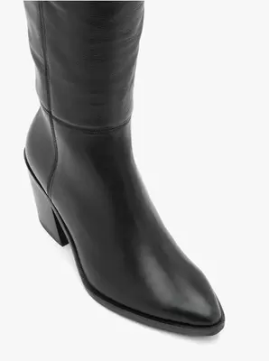 Czarne kozaki ze skóry licowej