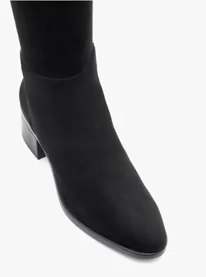 Czarne elastyczne kozaki z szeroką cholewką