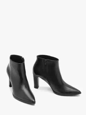 Czarne botki skórzane na słupku