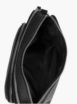 Czarna niewielka torebka listonoszka