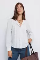 Blusa romántica schiffly