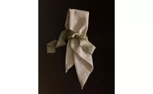 ZESTAW BAWEŁNIANYCH SERWETEK W KWIATY NA BOŻE NARODZENIE (KOMPLET 2 SZT.)