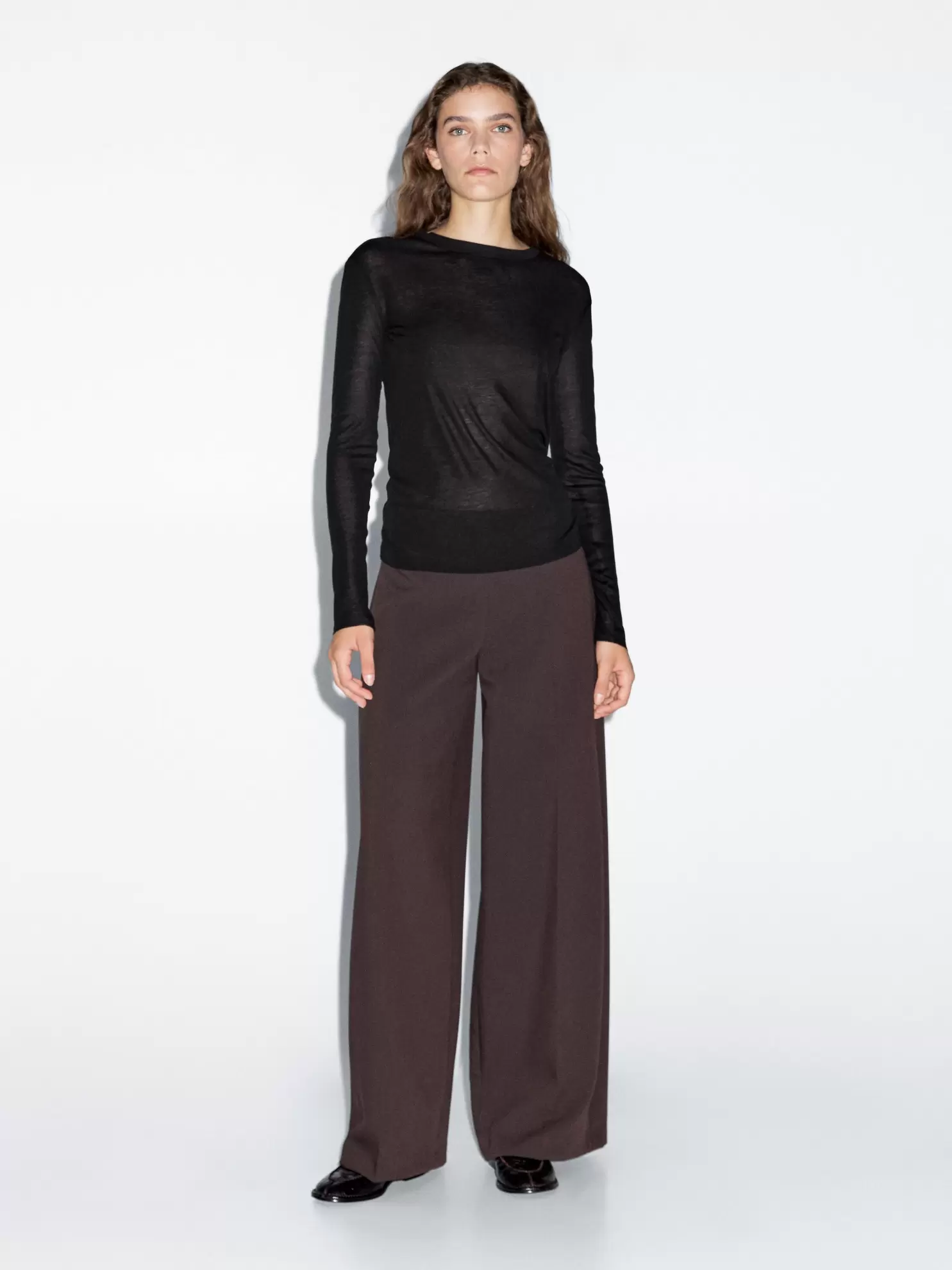 Lekka koszulka regular fit z długim rękawem