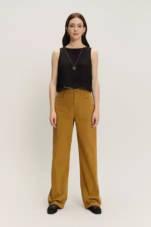 Oliwkowe spodnie o prostej szerokiej nogawce