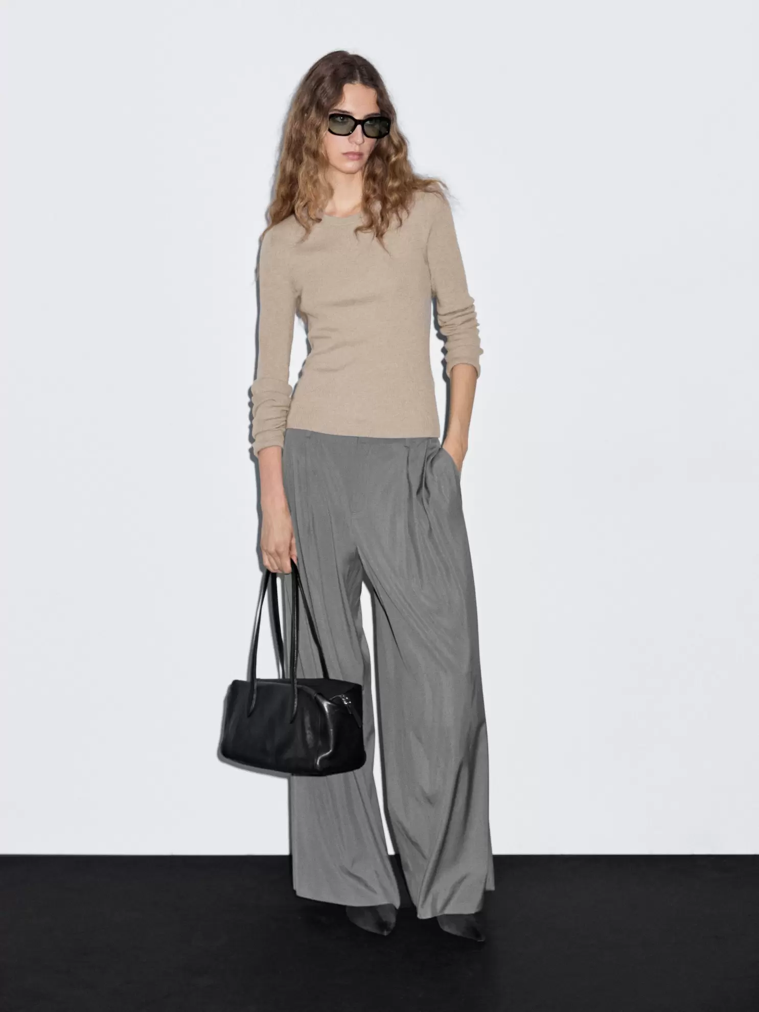 Prążkowany sweter z dzianiny z mieszanki wełny