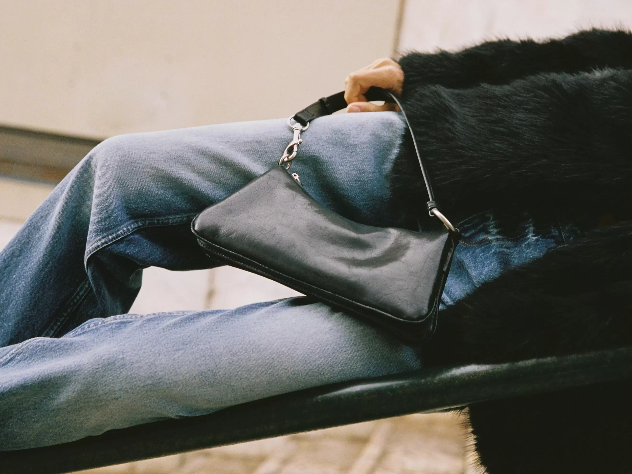 ELONGATED SHOULDER BAG