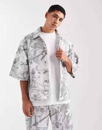 ASOS DESIGN – Jeansowa koszula we wzór moro, część zestawu
