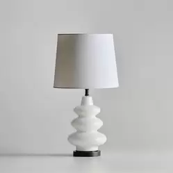 Lampa stołowa ze szklaną podstawą kerry