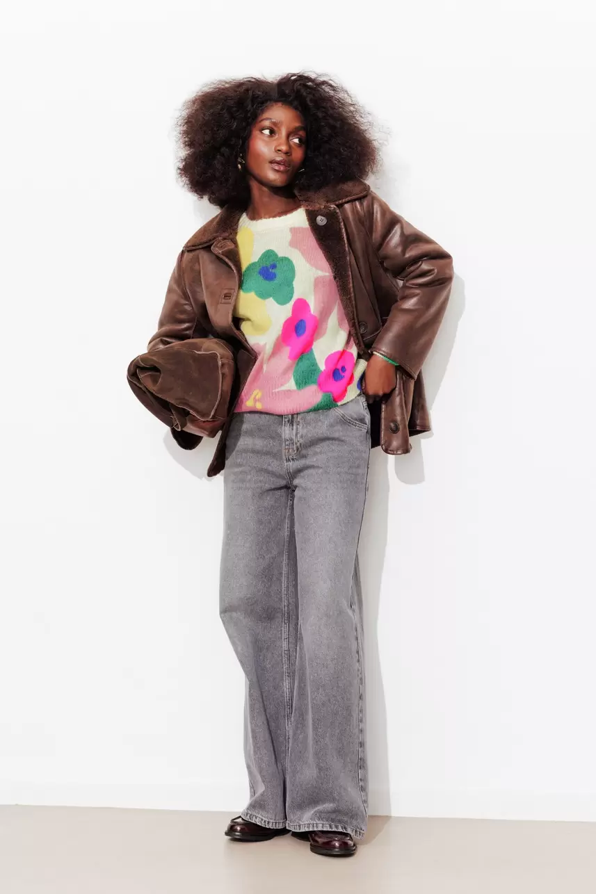 Sweter w kwiatowy wzor