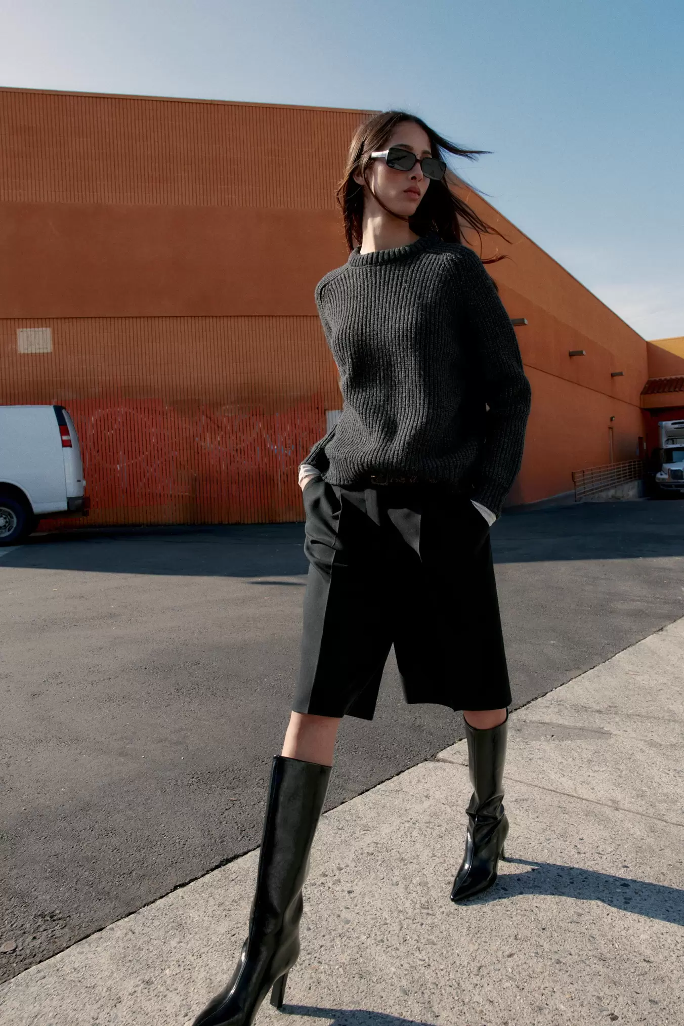 LONG BERMUDA SHORTS WITH BELT