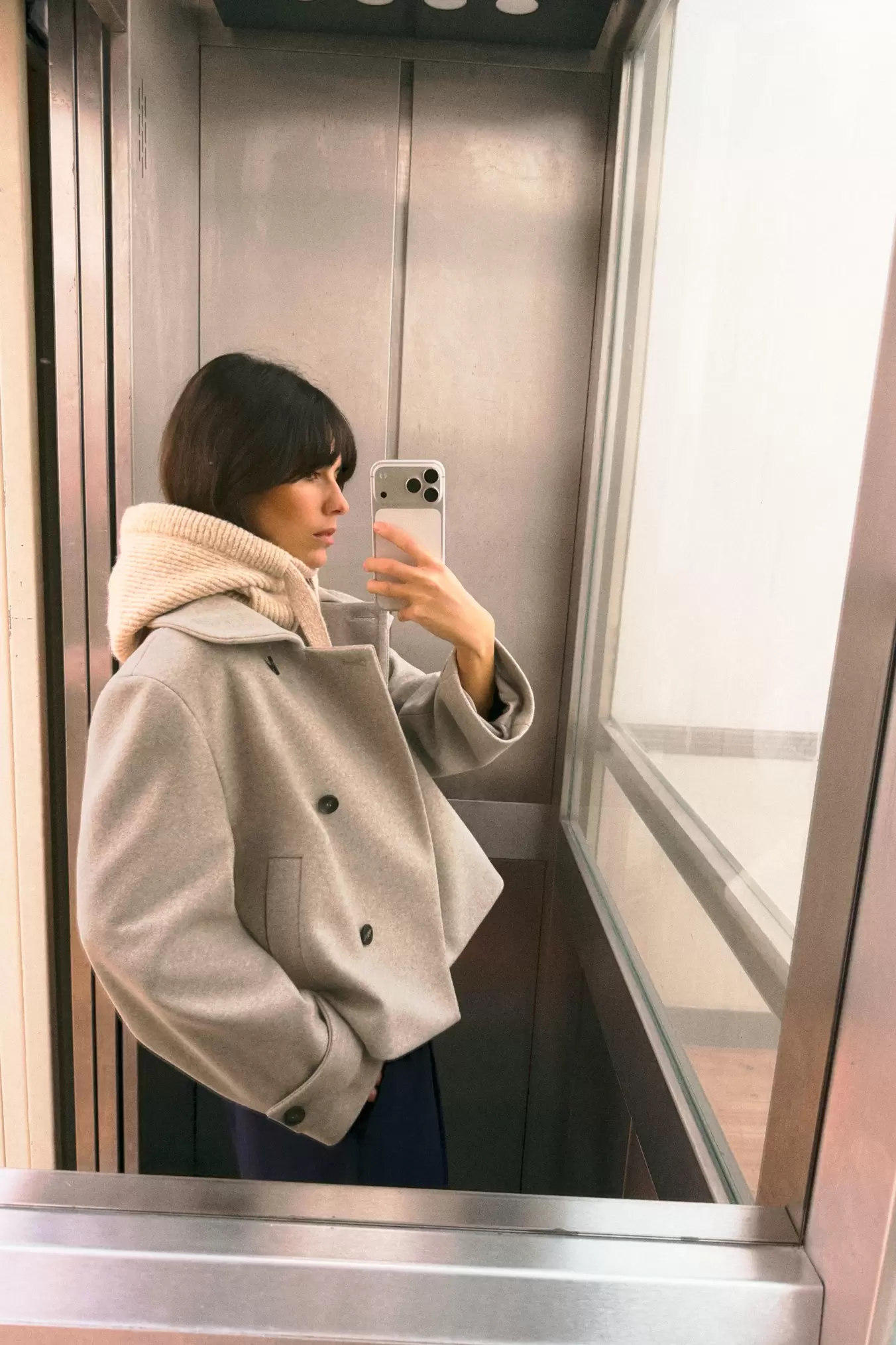 SHORT COAT WITH HIGH COLLAR