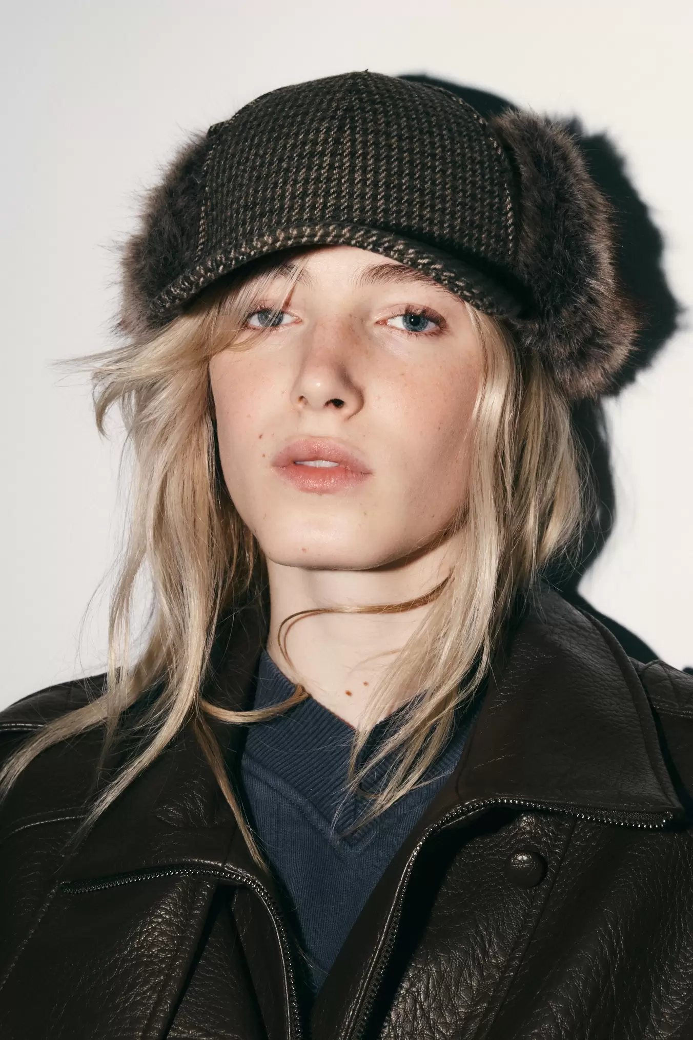 CHECK CAP WITH WOOL AND EAR MUFFS