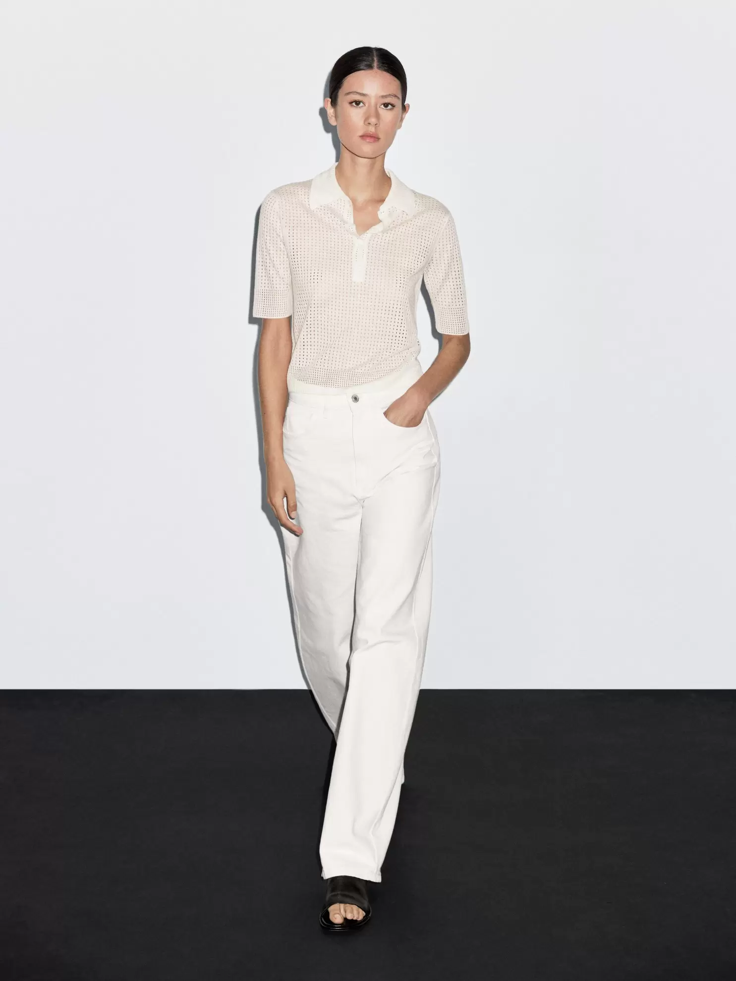 Ażurowy sweter z kołnierzykiem polo