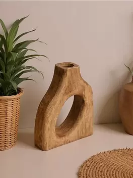 Drewniana dekoracja stojąca