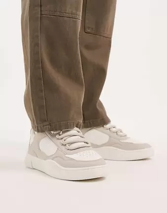 ASOS DESIGN – Białe buty sportowe ze wstawkami i okrągłymi sznurówkami