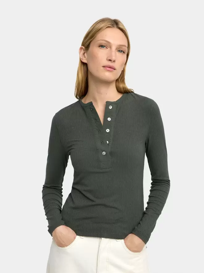 Ribbed t-shirt with long sleeves