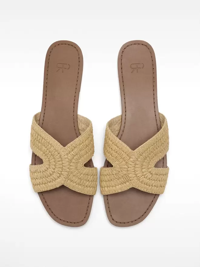 Flat sandals with straw effect