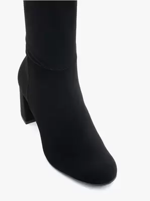 Czarne kozaki z elastyczną wąską cholewką