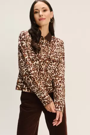 Efektowny panterkowy kardigan z kontrastowym kołnierzykiem