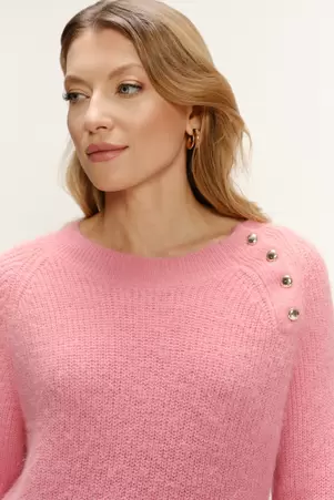 Jasnoróżowy sweter z domieszką wełny i dekoracyjnymi guzikami