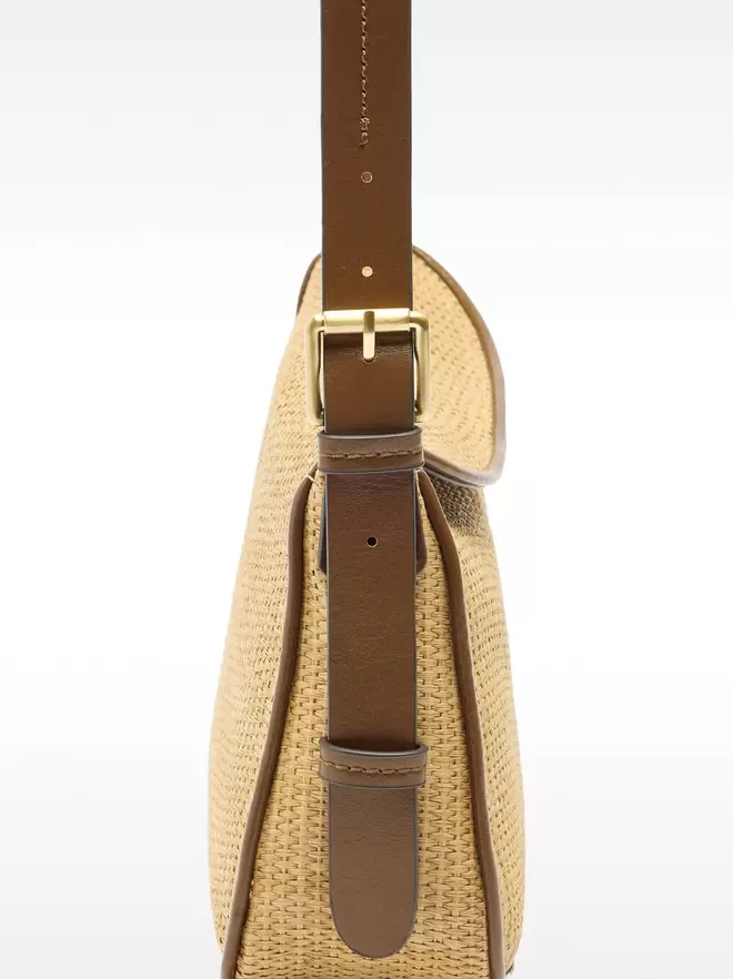 Crossbody bag with straw effect flap