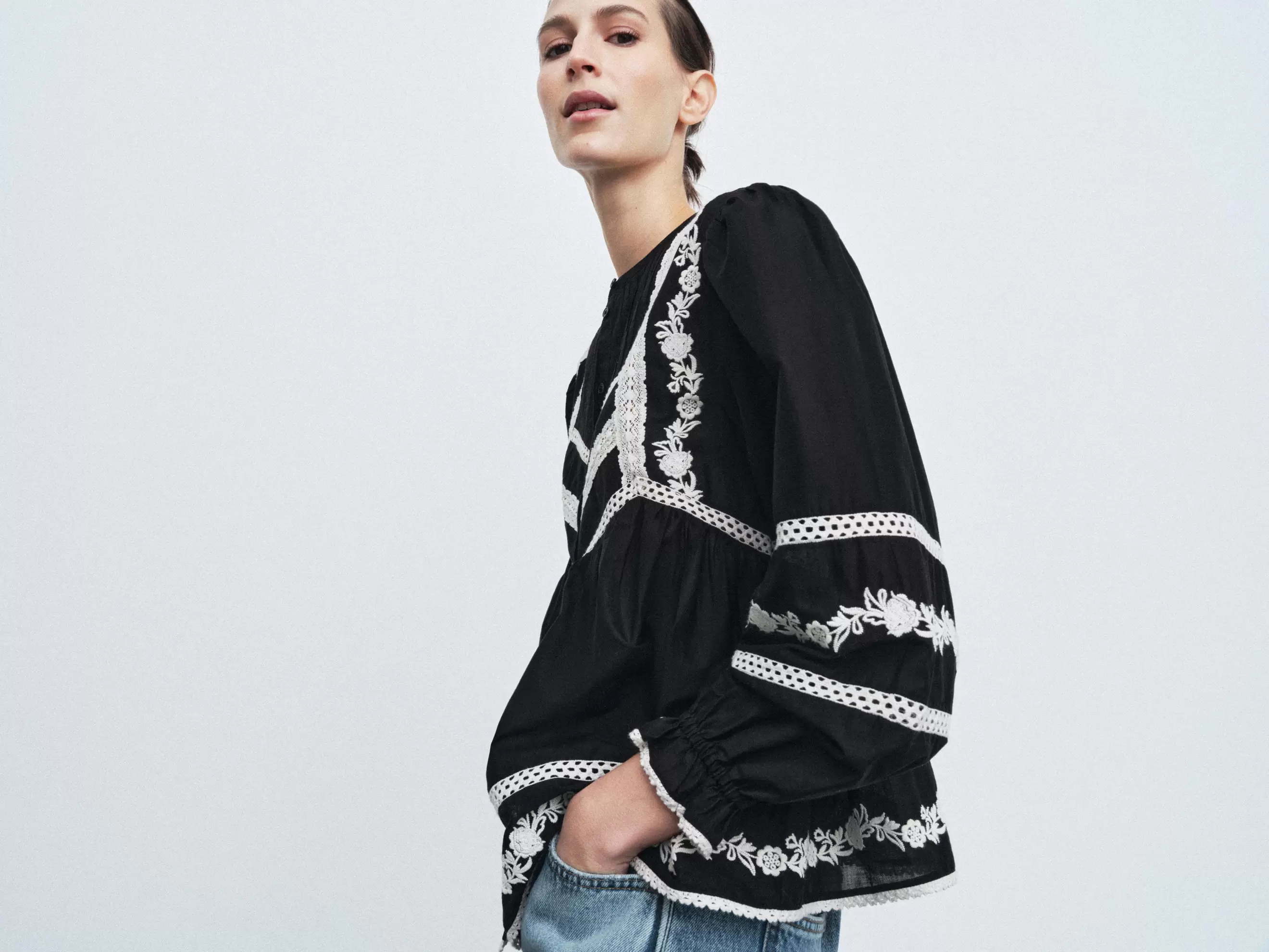 EMBROIDERED BLOUSE ZW COLLECTION