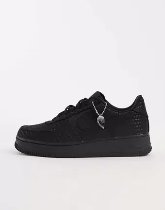 Nike – Air Force 1 '07 Valentines – Czarne buty sportowe z haftowanym wzorem w serca