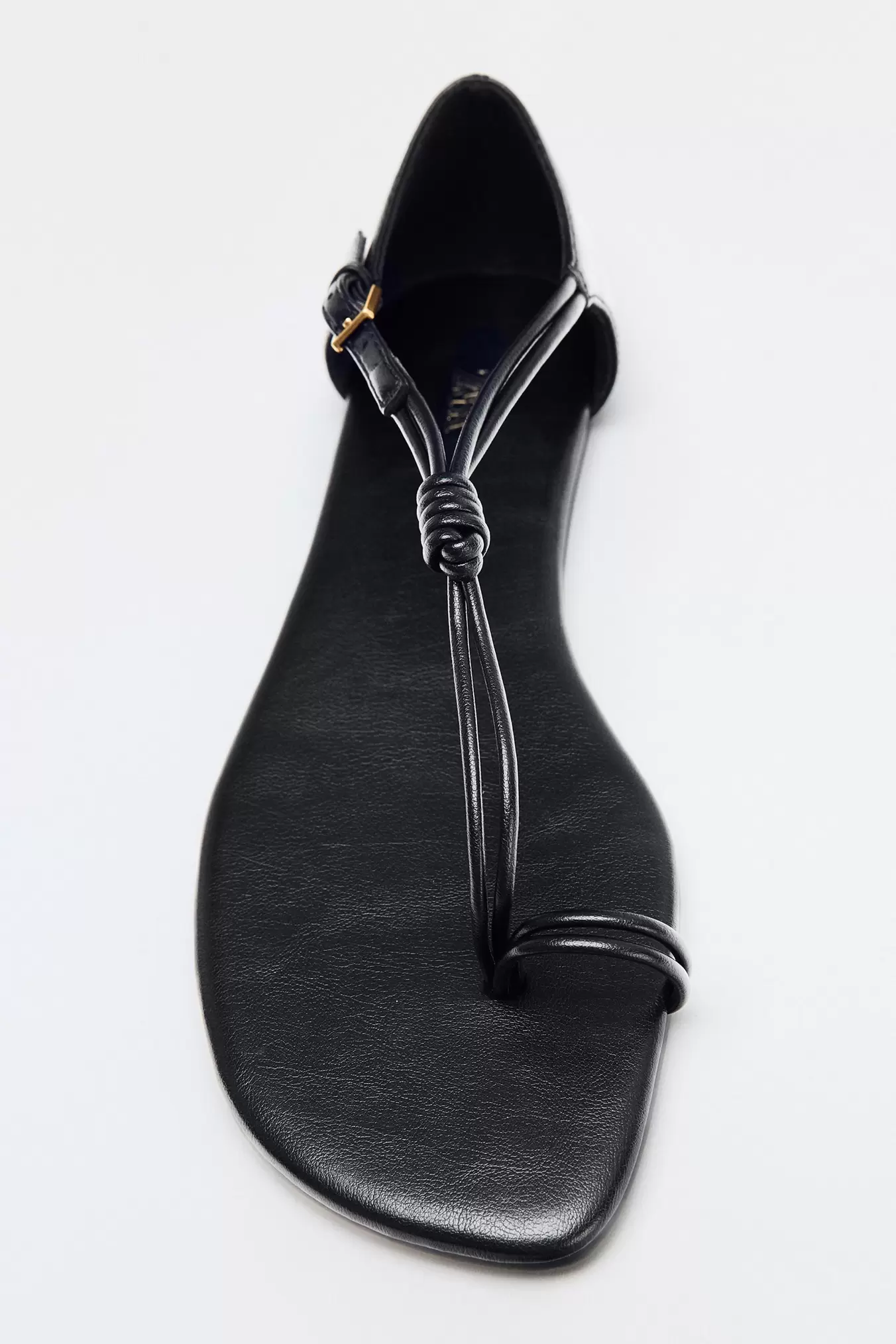 FLAT TOE-RING SANDALS